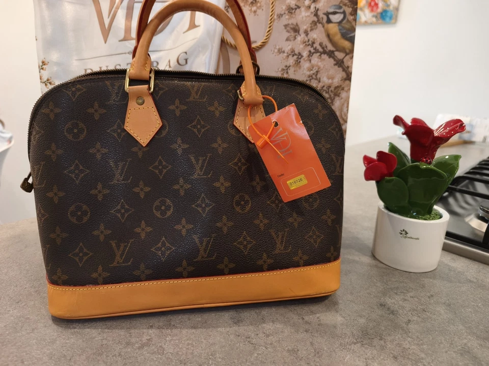 Louis Vuitton Alma PM, foto 3 di 5