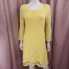 Haani Women's Yellow Floral Lace Bell Sleeve Boat Neck Lined Shift Dress Medium
