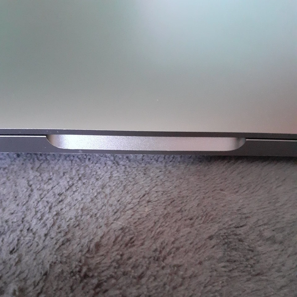 MacBook Pro A1708 i5 2017 Model 7 Generation top Zustand läuft bis auf bildschi - Bild 2 von 4