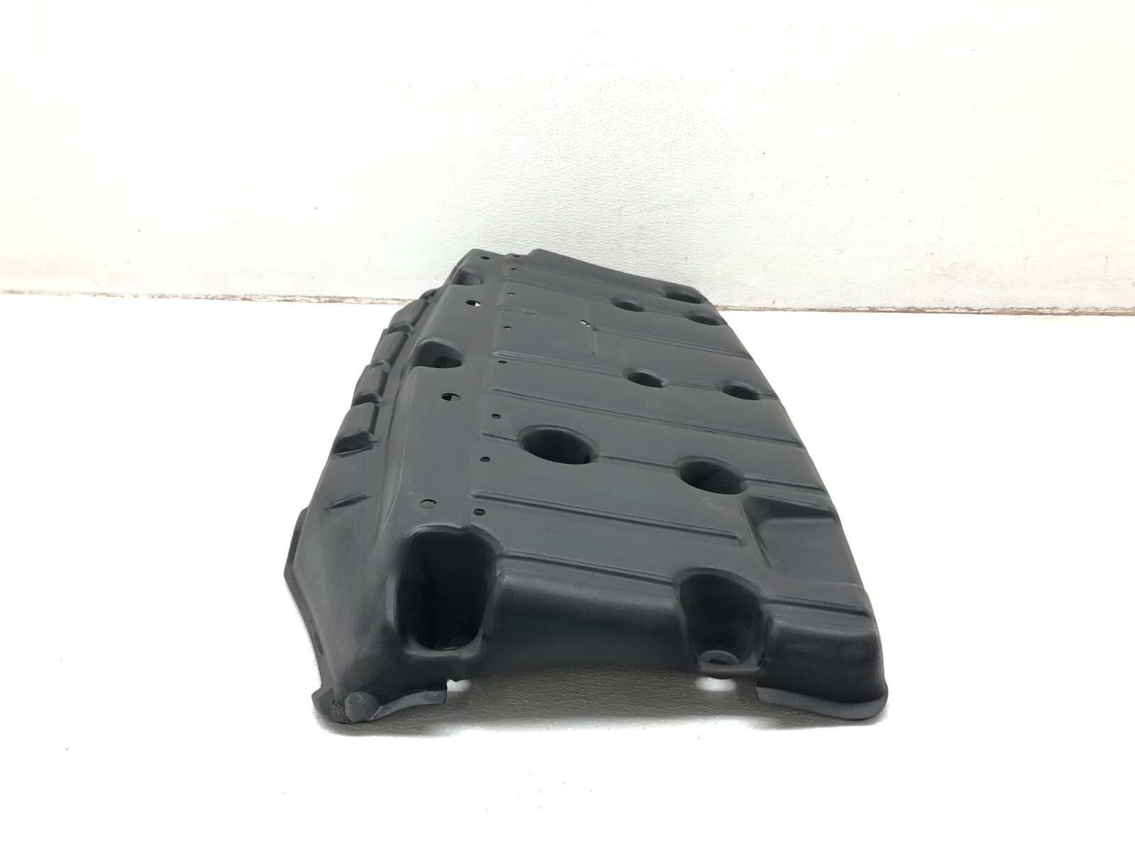 2017-2020 MASERATI LEVANTE REAR UNDER BODY SPLASH GUARD SHIELD COVER OEM.