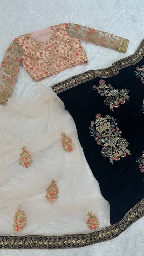 Presenting Exclusive Heavy Velvet And Net Saree With Net Blouse For Reception - Picture 7 of 10