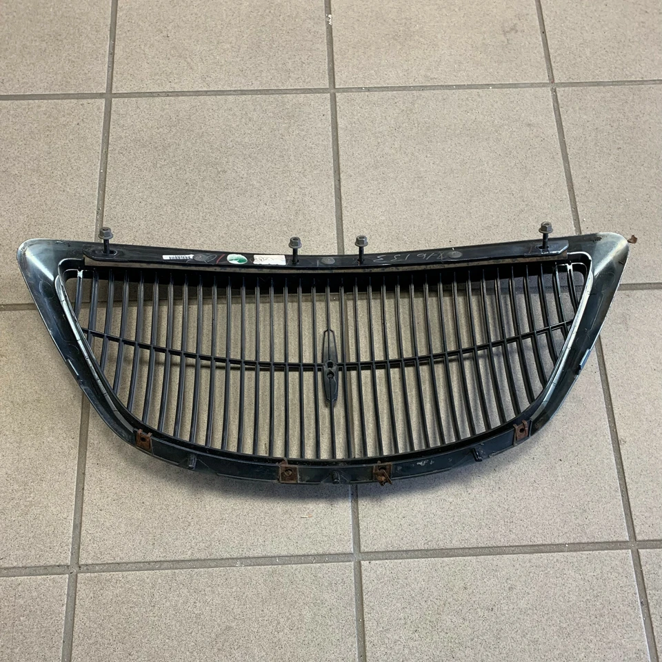 Rejilla del radiador delantero Lincoln Mark VIII 1997-1998 F7LX-8200 Foto 2 de 4