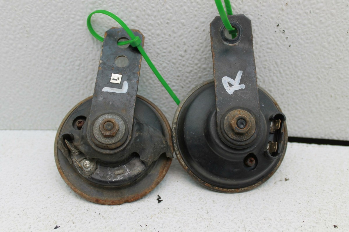 1983 1984 KAWASAKI GPZ ZX1100 (#318) HORN SIGNAL LEFT RIGHT HORN