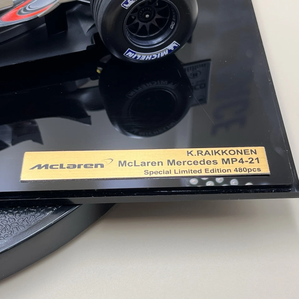 MINICHAMPS 1/18 McLaren Mercedes MP4-21 2006 Kimi Raikkonen Michelin Figure - Image 2 of 4