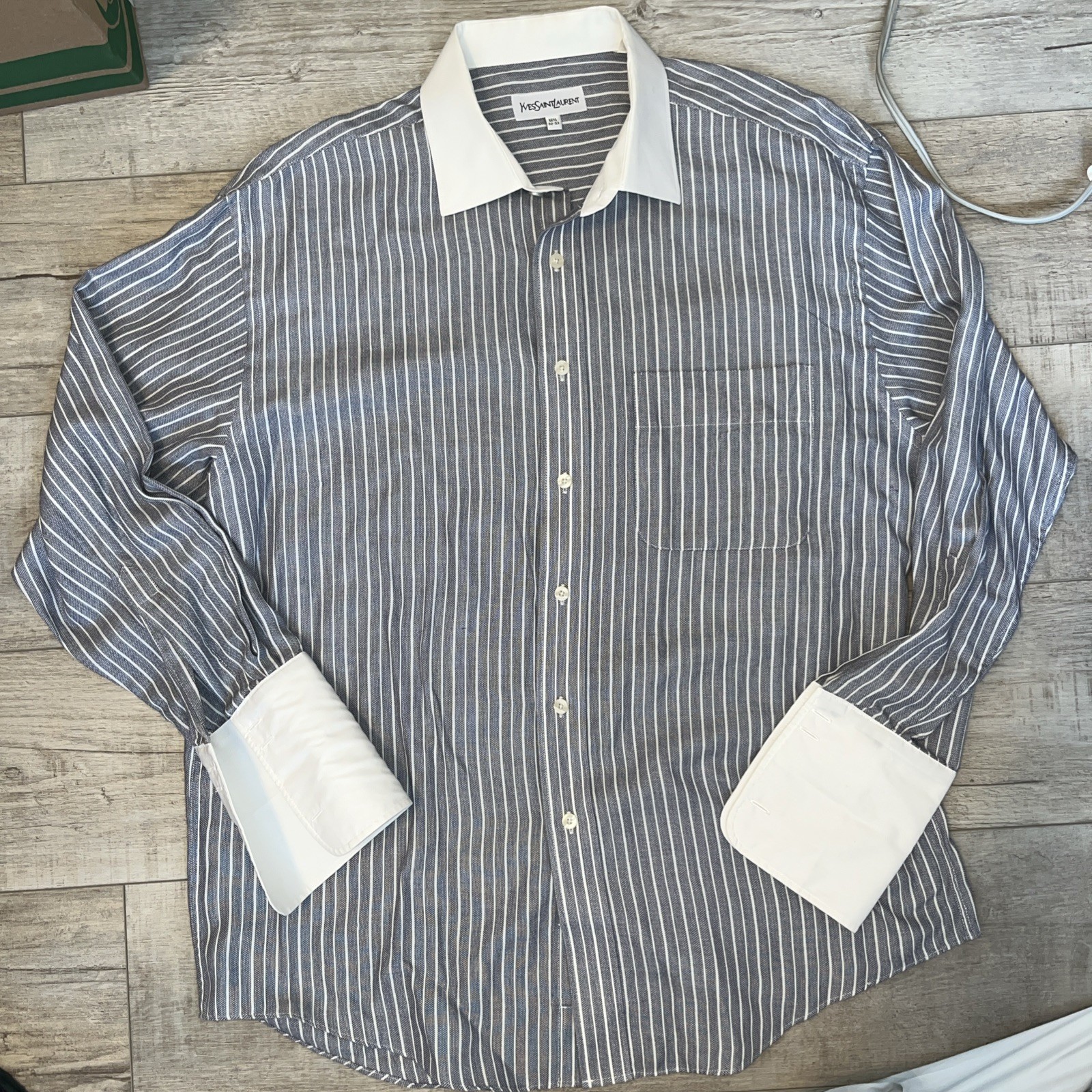 Polsino YSL Yves Saint Laurent blu a righe con bottoni 16 1 2 32 33 uomo bianco