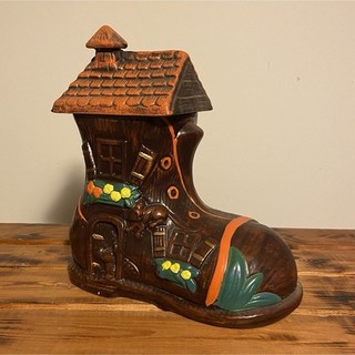 Vintage Little Old Lady who lived in a shoe Cookie Jar with Lid