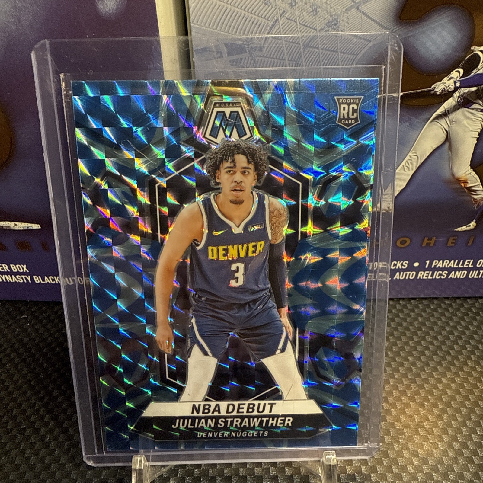 2023-24 Panini Mosaic - NBA Debut Julian Strawther #256 Reactive Blue Mosaic RC