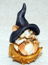 Harmony Kingdom Art Neil Eyre Designs Halloween Witch Mouse Mice Nut shell 