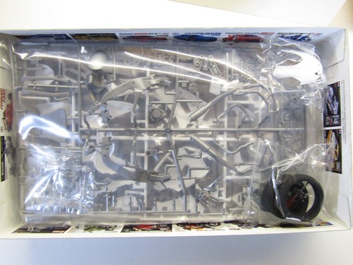 Kit Modelo Tamiya Escala 1:12 Yamaha YZR-M1 '05 #14104 50 Aniversario Laguna Edwards - Imagen 7 de 11