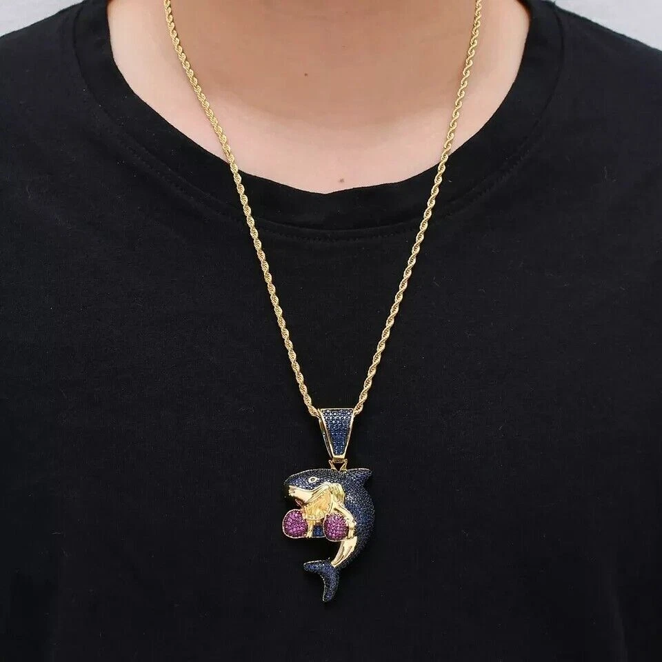 Collana Ciondolo SQUALO CON GUANTONE DI  BOXE COLORATO Intarsiato zircone unisex - Immagine 2 di 3