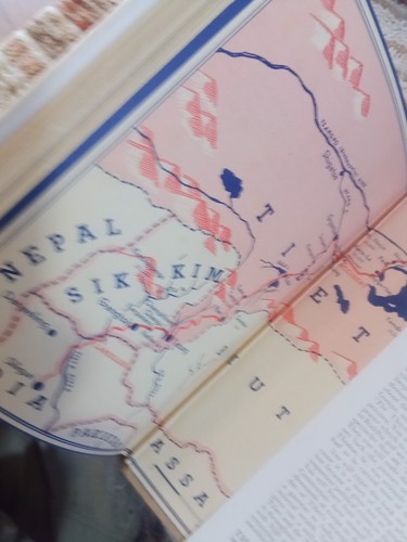 Out Of This World: Across Himalayas to Tibet by Lowell Thomas Jr. (1950, HCDJ) - Picture 19 of 21