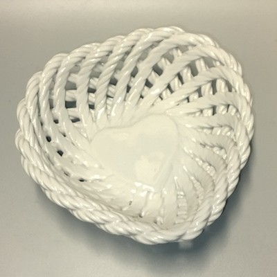 Porcelain Woven Rope Twist Heart Shaped Dish Bottom