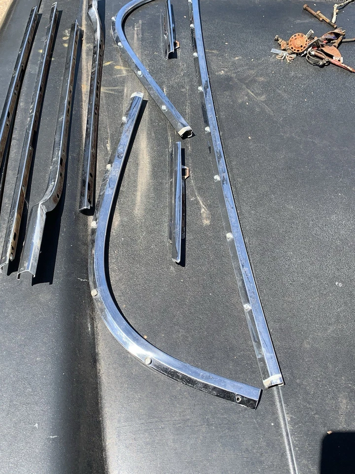 65 66 Cadillac DeVille Eldorado Convertible Beltline Juego de molduras de acero inoxidable Foto 4 de 4