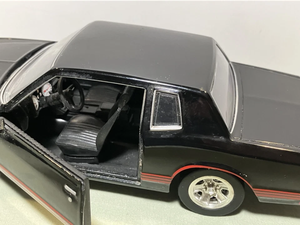 Saico Black Monte Carlo SS 454 #DP8028 escala 1/24 1987 (producto con licencia) Foto 2 de 4