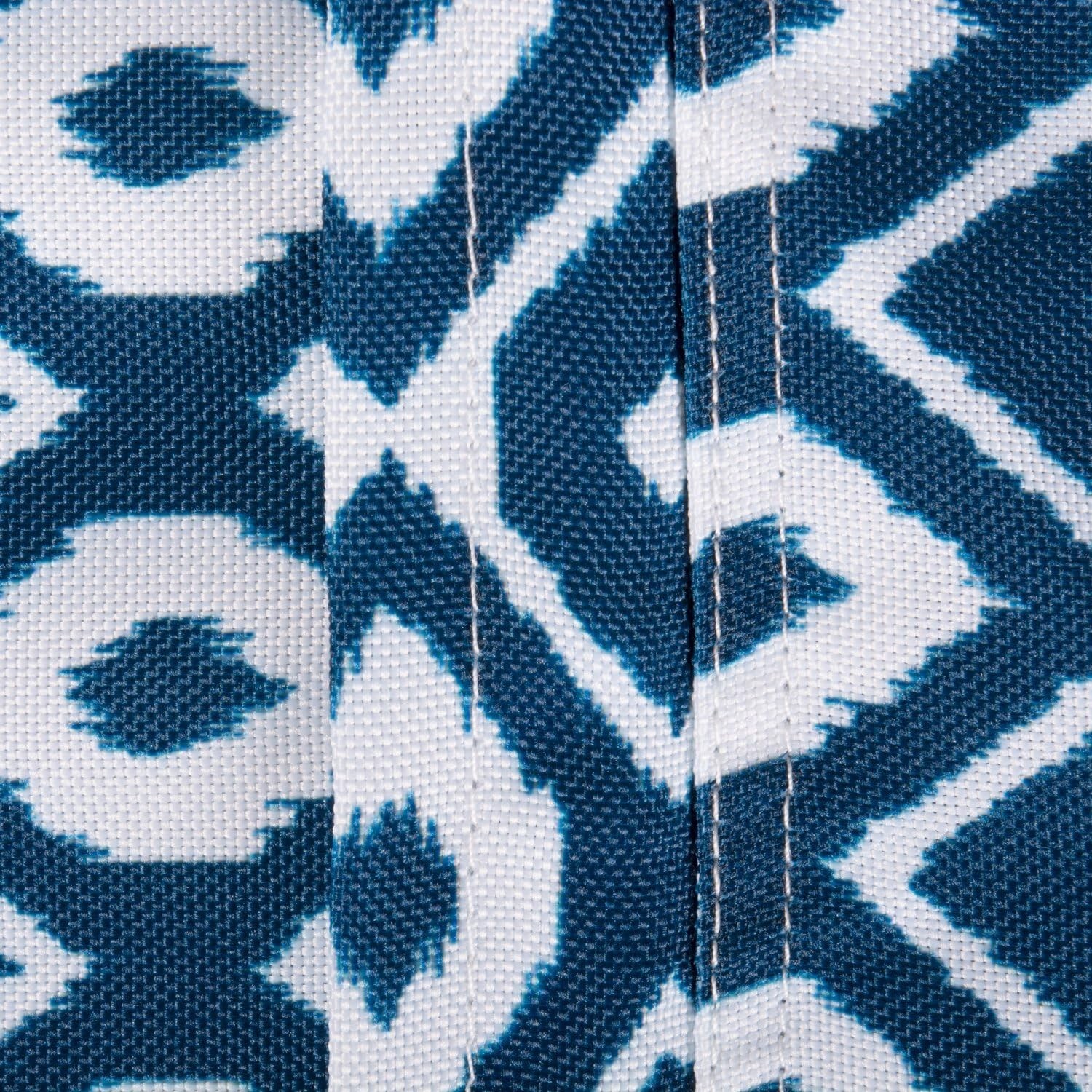 как выглядит Versatile Water-Resistant 60-Inch Round Tablecloth - Ikat Design in Blue фото