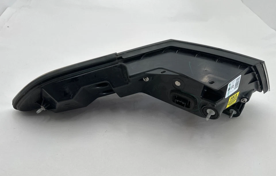 Оригинальный задний фонарь в сборе для правой стороны пассажира 2011-2015 CHEVY VOLT 23170356 - Изображение 4 из 4