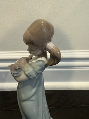 LLADRÓ- Don't Forget Me - Girl Holding Kittens Figurine NoBox 5743 8.25" Tall - Picture 7 of 11