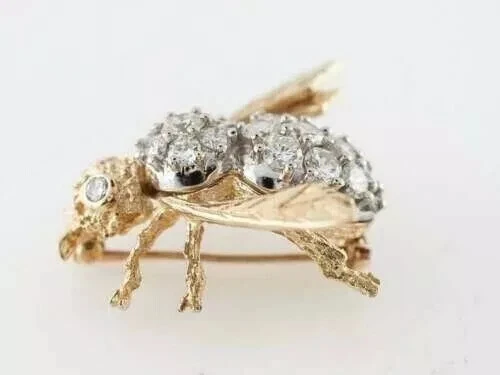 Broche prendedor redondo de diseño de abeja de diamante creado en laboratorio de 2 quilates enchapado en oro amarillo de 14 k Foto 4 de 4