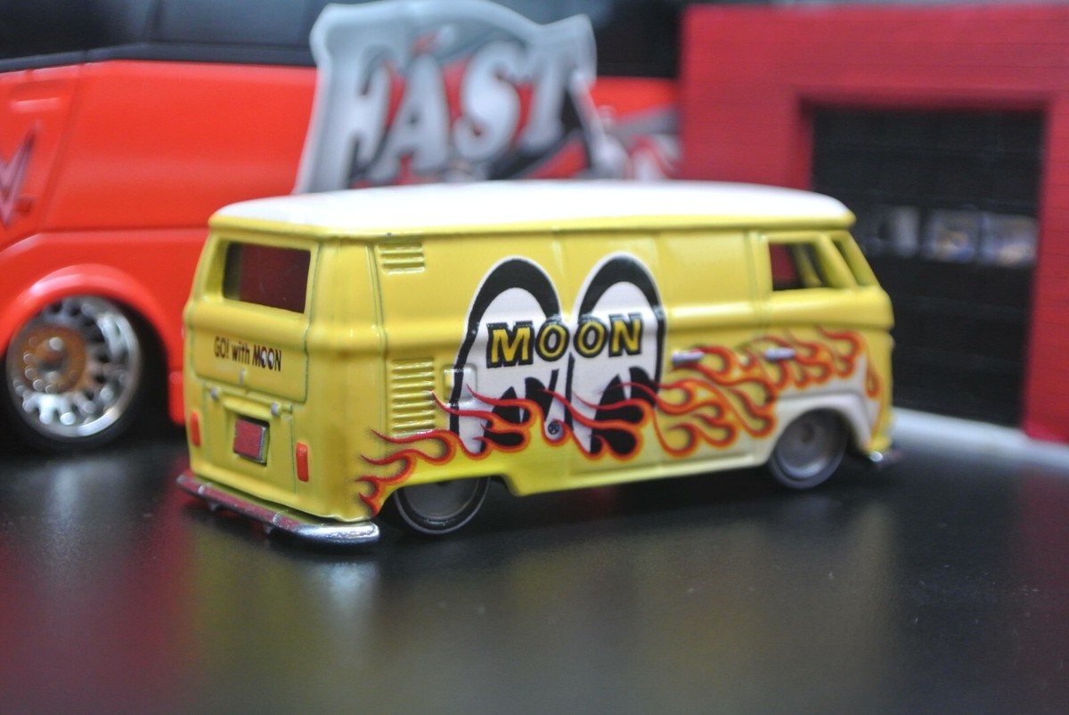 Hot Wheels Volkswagen T1 Panel Bus 1:64 - Yellow - Loose
