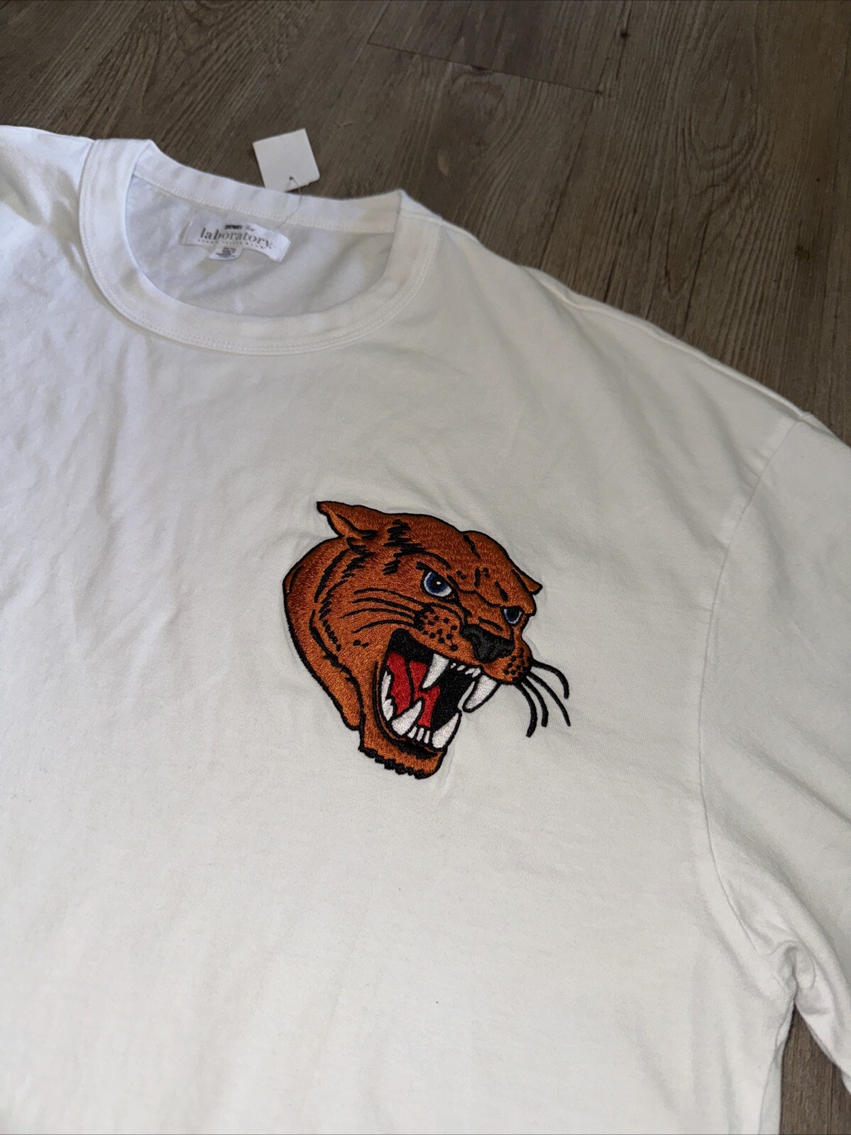 Saber Tooth Tiger Mens t-shirt embroidered Size 2XL Laboratory Lord & Taylor