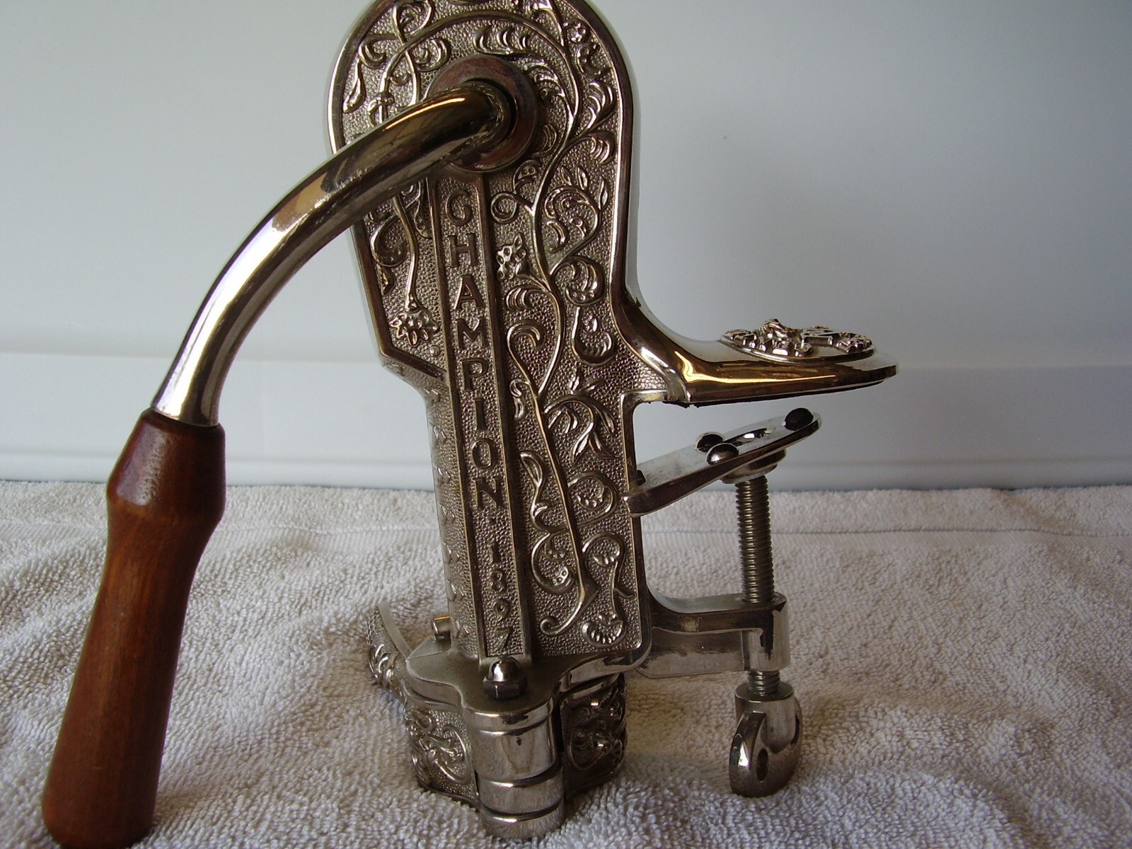 Rogar Champion Estate Wine Bottle Opener Counter Mount Corkscrew Wooden