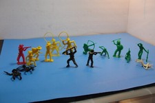  16 TIM MEE VINTAGE FRONTIER FORT INDIANS COWBOYS PLASTIC TOY SOLDIERS