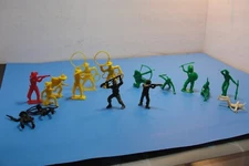 (16) TIM MEE VINTAGE FRONTIER FORT INDIANS COWBOYS PLASTIC TOY SOLDIERS