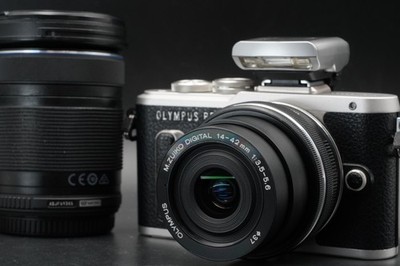 Olympus E-PL8 mit Objektiv 40 150 mm Digitalkamera silber US LAGER #11355