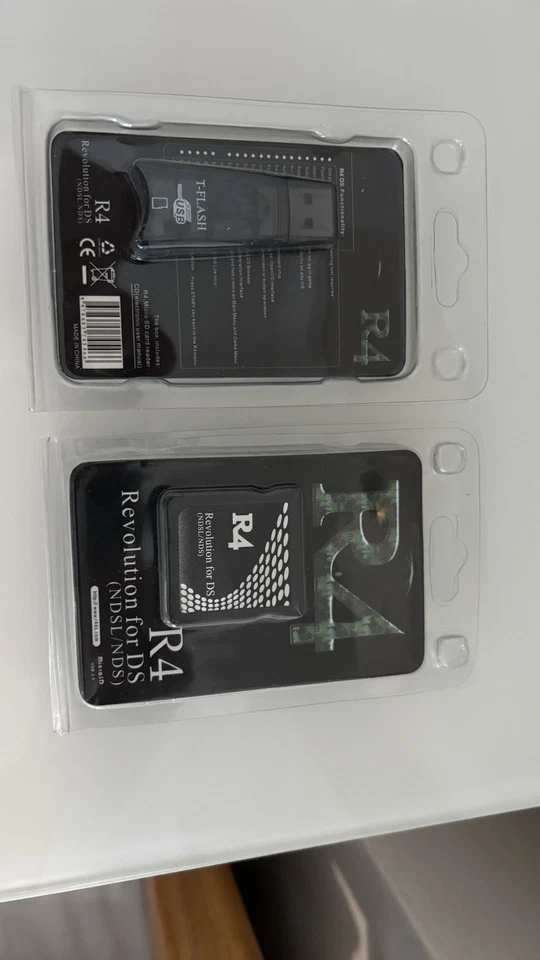 *Brand New* Original Revolution R4 Flashcart For Nintendo DS/Lite Etc + 2GB SD - Image 2 of 4