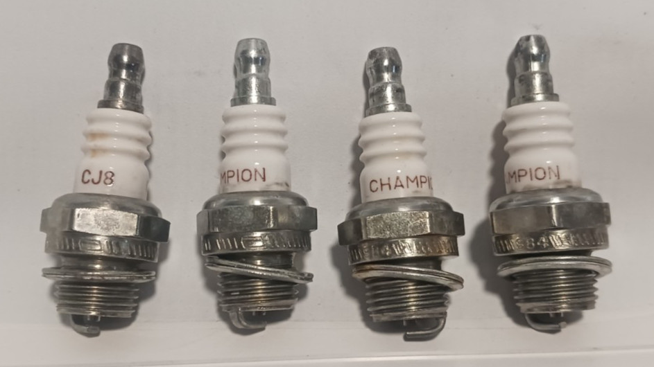 4X GENUINE CHAMPION COPPER PLUS SPARK PLUGS NOS 843 CJ8 FREE SHIPPING