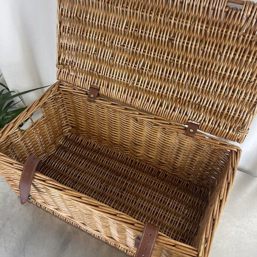 Wicker Basket Hamper Picnic Straps Camping Caravan Toy Shop Display 52x28x25cm - Picture 6 of 9