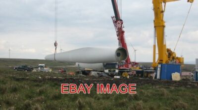 FOTO TURBINENTURM NR 22 BAUSTELLENKRÄNE VORBEREITEN ZUM HEBEN UND BEFESTIGEN T