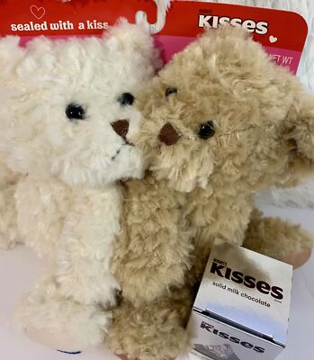 Hersheys Sealed With A Kiss Cuddly Soft Bear Set W/Solid Milk Chocolate Kiss NWT