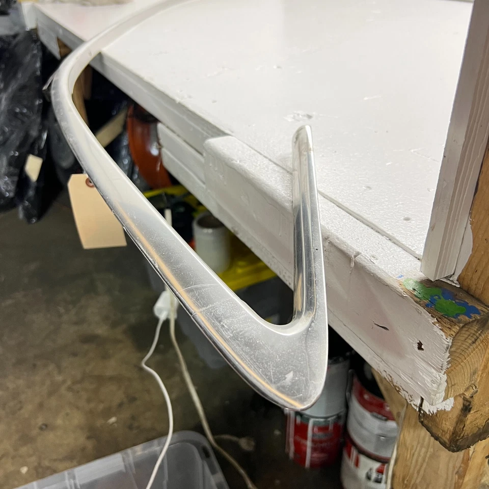 МОЛДИНГОВАЯ ЛЕНТА ДЛЯ КУЗОВА ПРАВОСТОРОННЕГО ПАССАЖИРА OEM AUDI A8 QUATTRO 2011-2016 - Изображение 2 из 4