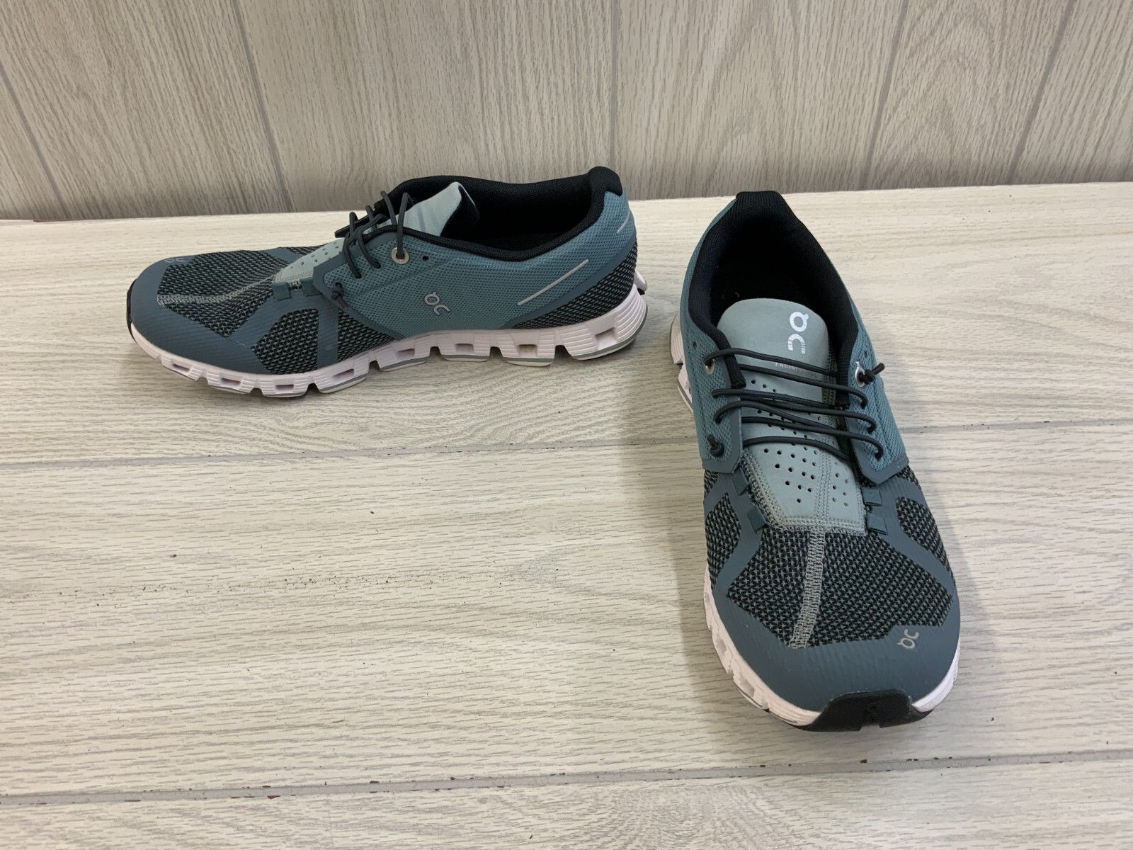 ON Women's Cloud Sneakers Tide/Magnet 