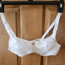 Vtg  Bra White Lace & Satin Acetate Style J30 Size 30B Jeunique