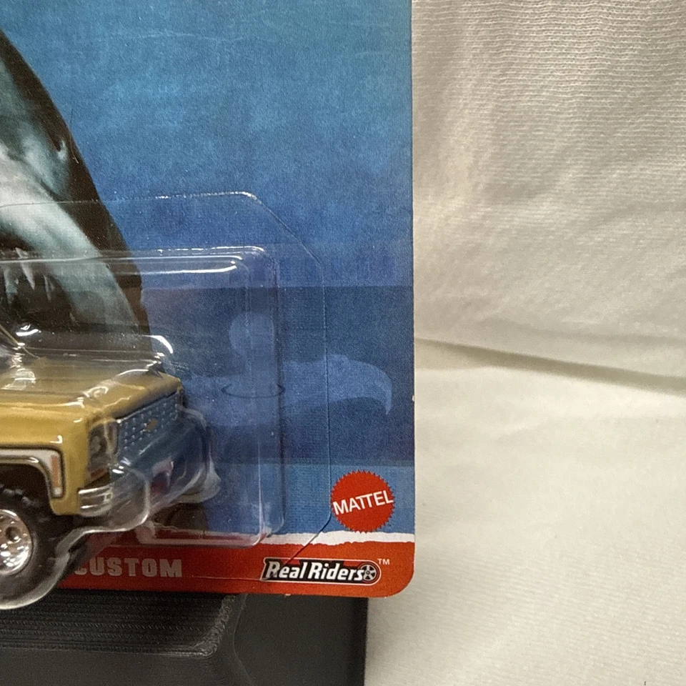 Blazer Chevy Custom Hot Wheels Premium 2023 HW Retro Entertainment "Jaws" '75 Foto 3 de 4