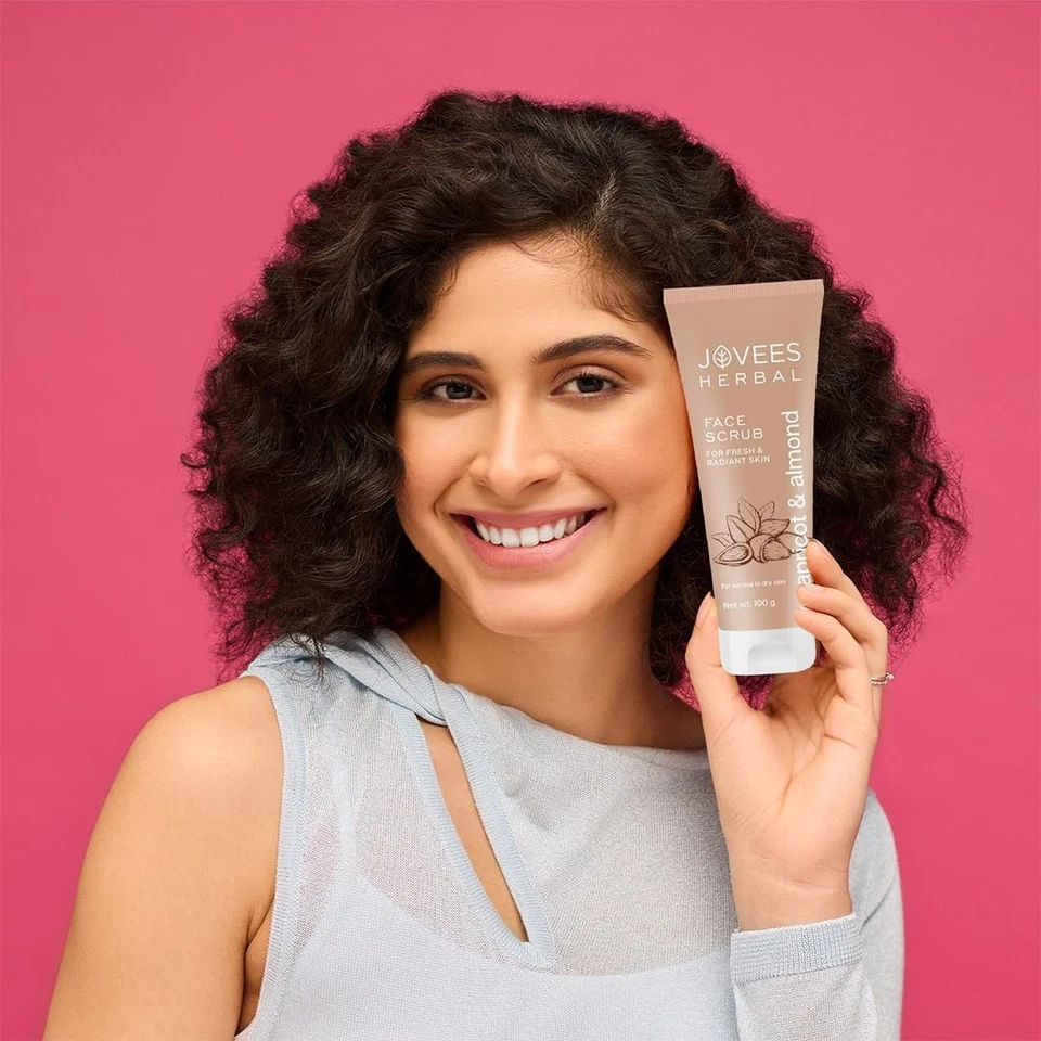 Jovees Apricot & Almond Facial Scrub 100gm, - Image 2 of 4