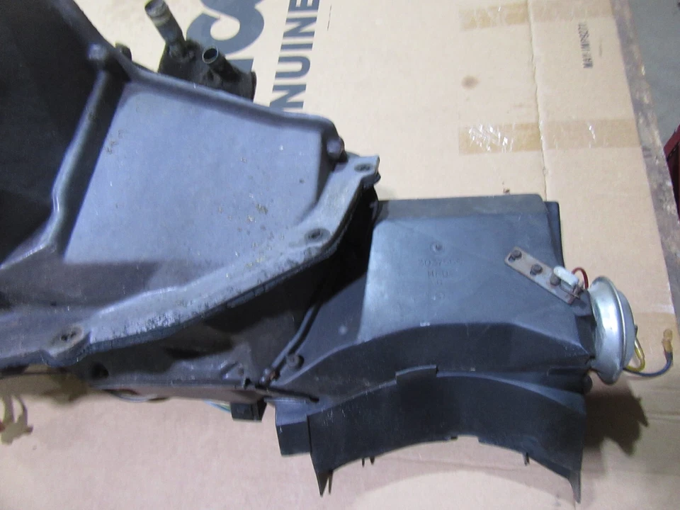 1981 Chevrolet Malibu firewall A/C duct mount assembly unit case housing - Image 3 of 4