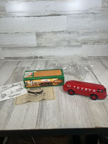 1994 ERTL Texaco Doodle Bug 1934 DIAMOND T TANKER diecast 1/34 coin bank NIB New - Afbeelding 1 van 8