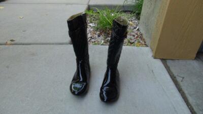 Stuart Weitzman girls size 13 black patent leather quilted boots