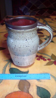 Schöne blau/grau gesprenkelte Glasur Studiokeramik, Vintage Kanne. 13,5 cm hoch.