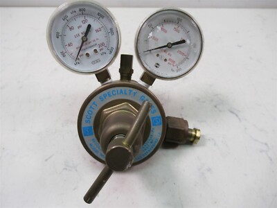 Scott Specialty Gases Model IIB Compressed Gas Regulator Dual Gauge Brass