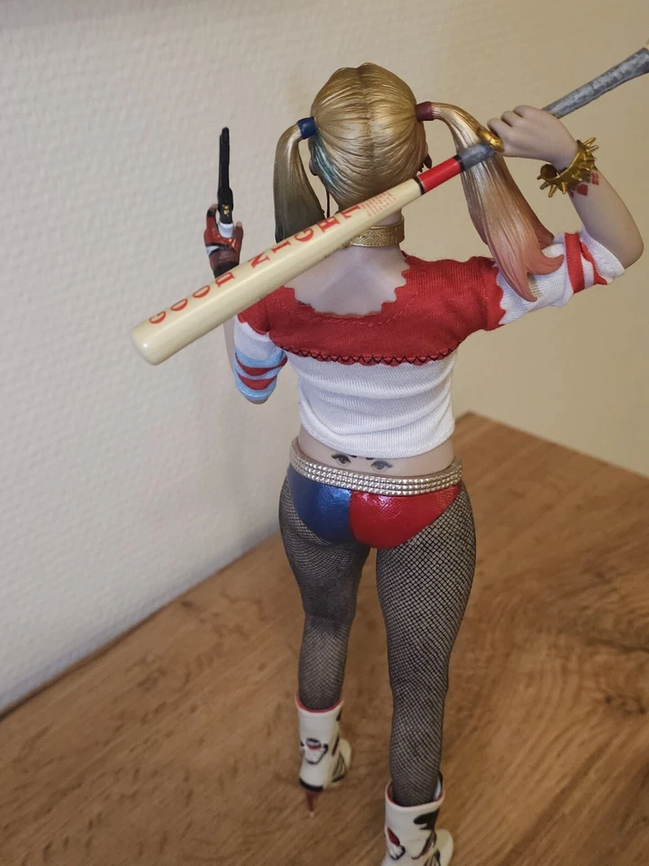 1:6 Harley Quinn DS Army 1/6 Gebaut Bemalt 28 cm LIMITIERT!!!!  - Bild 3 von 4