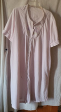 Vintage Women's Robe/House Coat Pink Flowers Snap Closure Short Sleeve Comfy