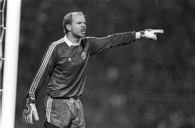1988 W/C Group Two Qualifying England v Sweden Thomas Ravelli of S- Old Photo