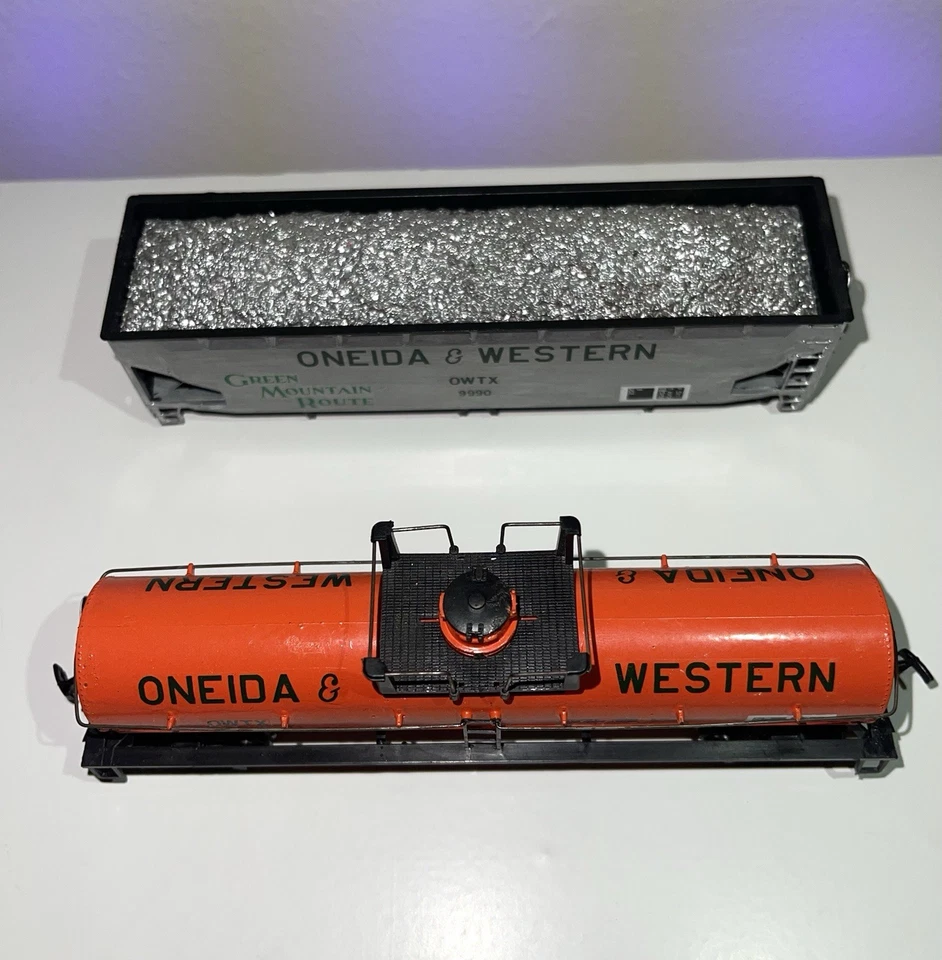 MDC/Athearn HO Custom Single Dome Tank Car & Hopper con carga — “Oneida Western” Foto 2 de 4