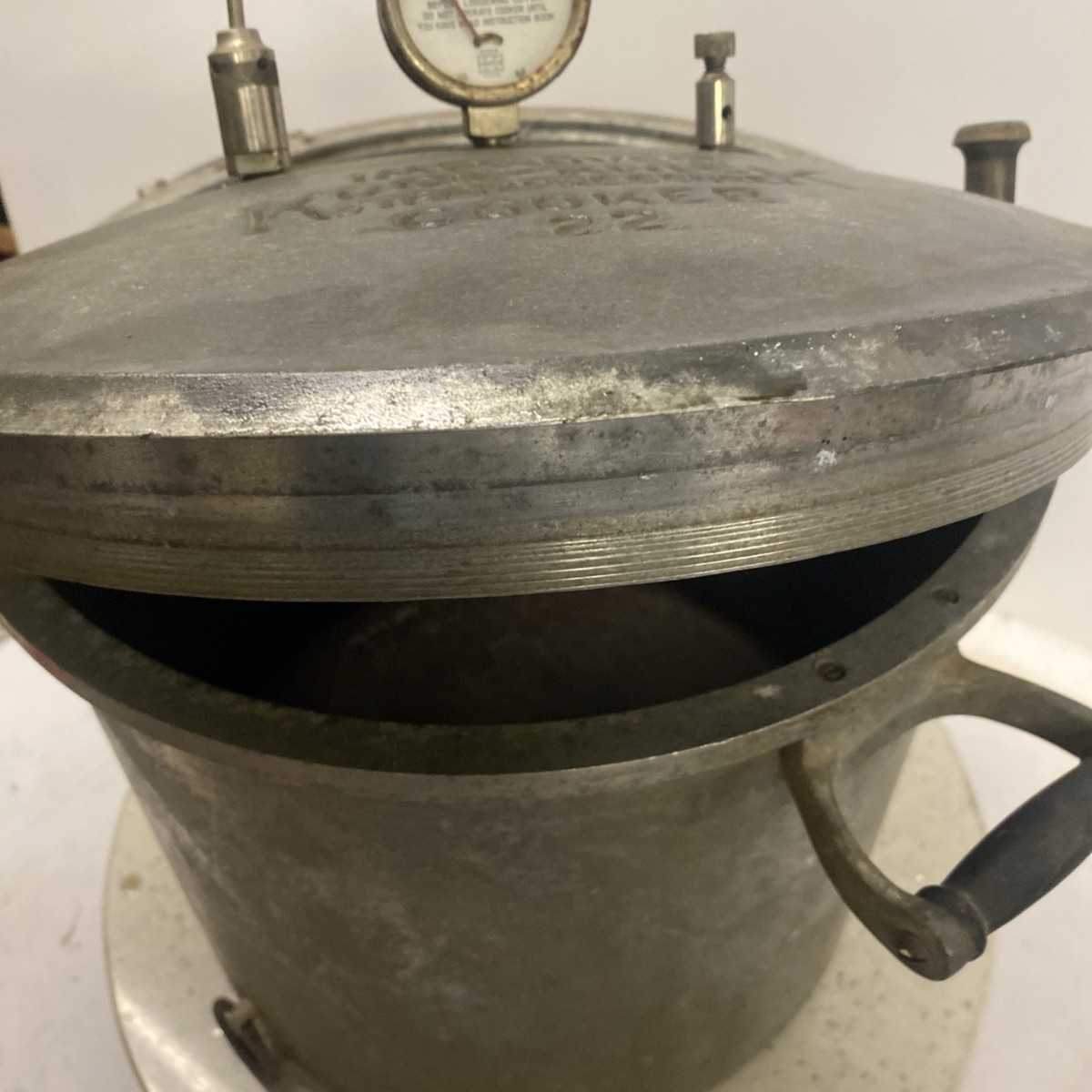 アンティーク　クイッククッカー　QUICK-COOKER Vintage Kook-Kwick 22 Steam Pressure Cooker w/ Gauge – Aluminum