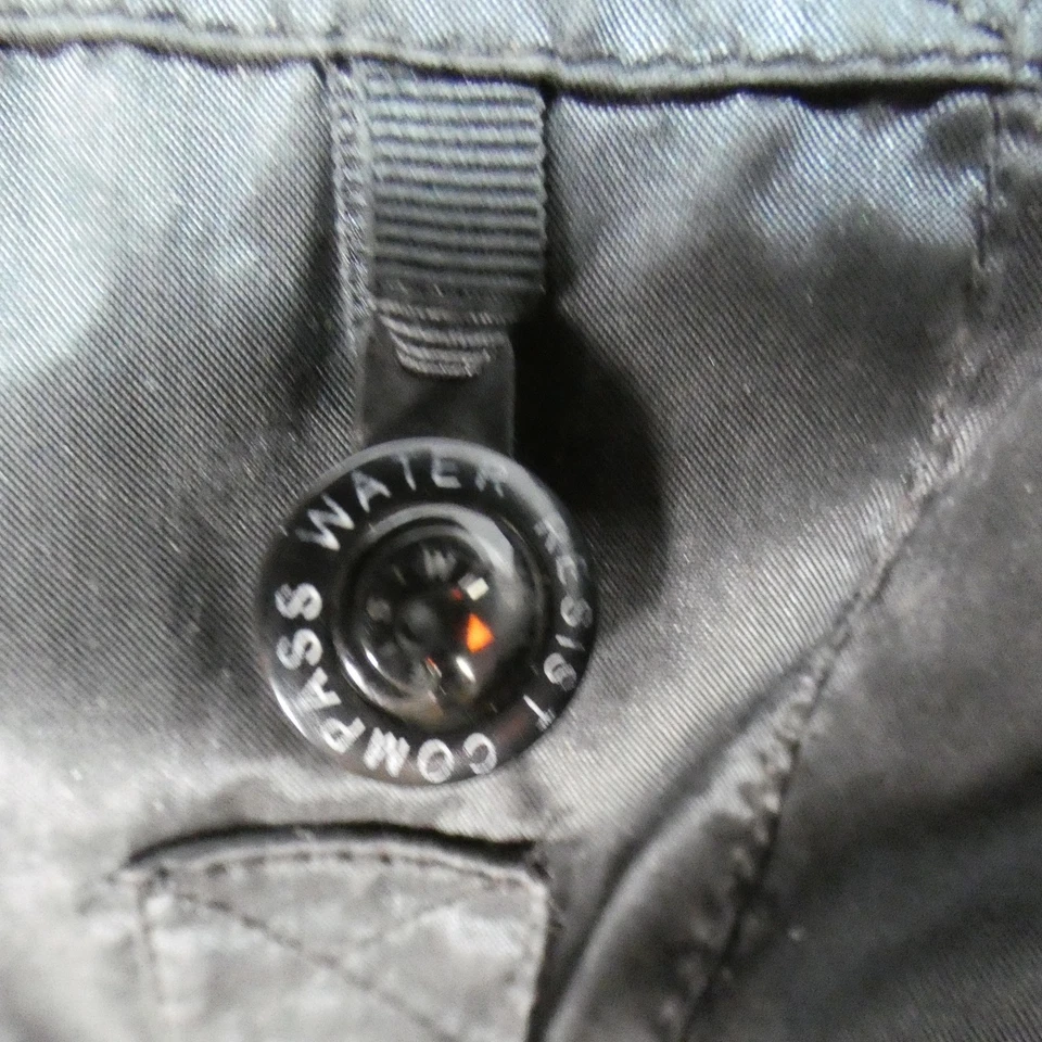 Chaqueta deportiva Escada para mujer grande negra con capucha esquí parka impermeable con brújula Foto 4 de 4