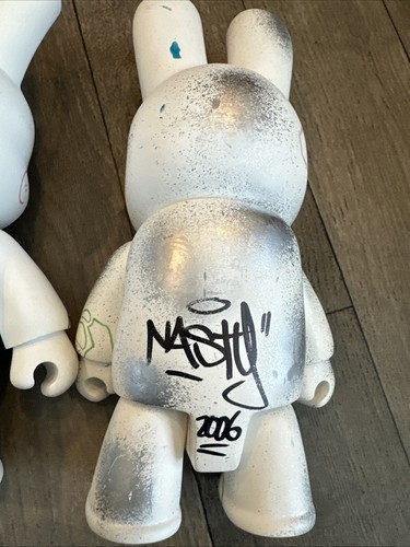 Qee Bunny’s Custom By Famous Artists Nasty & Unknown 1 Of 1 - Vinyl Figures Sign - Bild 4 von 9